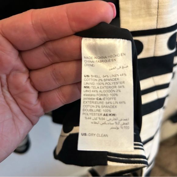 💥NWT💥Chico’s Black and White Linen Coat Size 1 - Picture 7 of 7